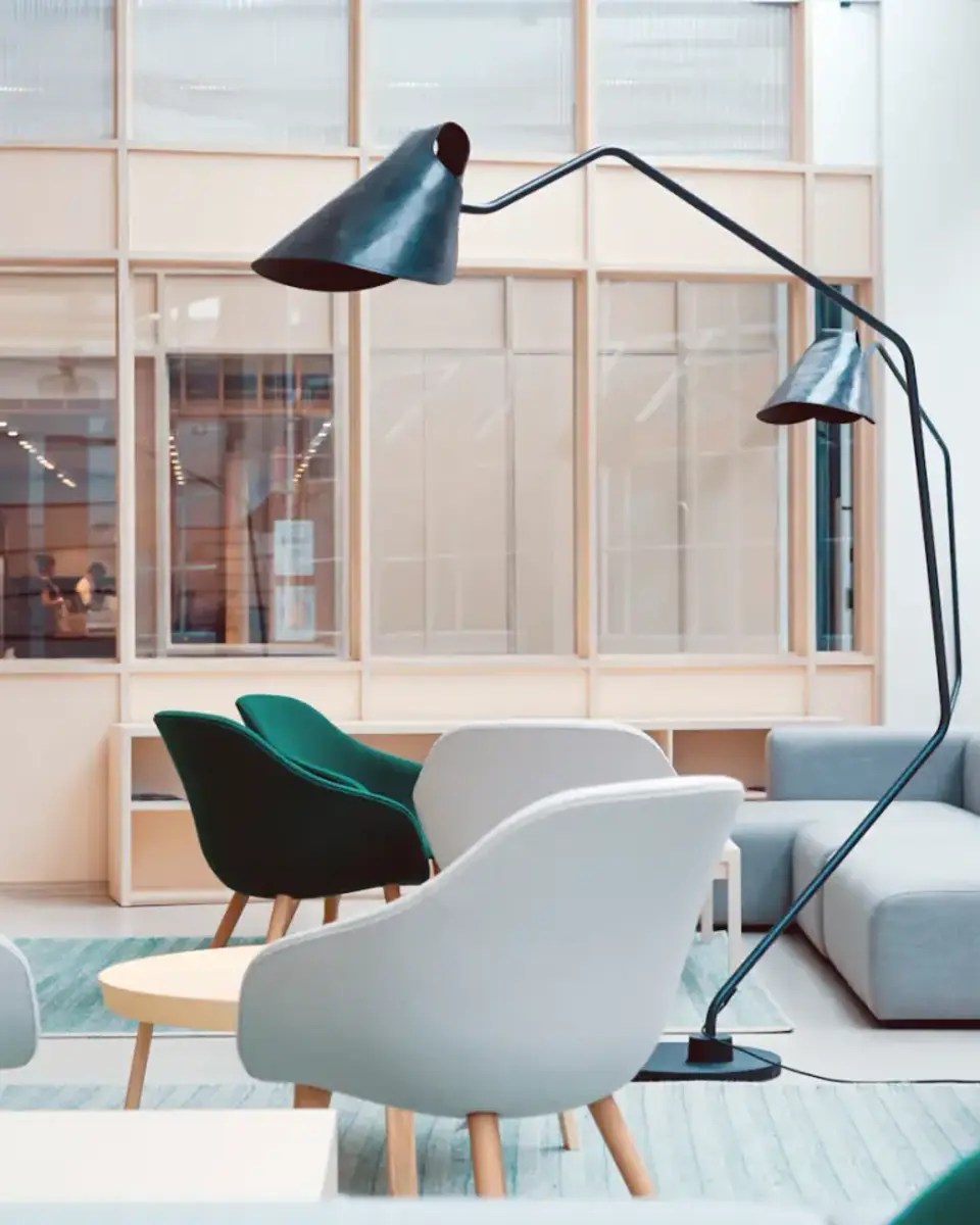 Espace de bureaux professionnel avec moquette entretenue à Paris & en Île-de-France