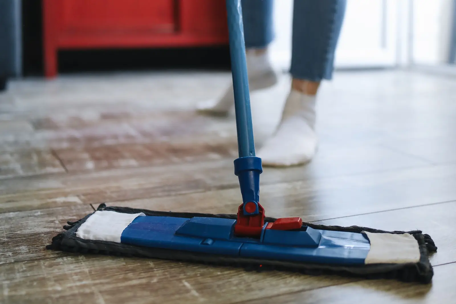 Lavage à plat d'un parquet